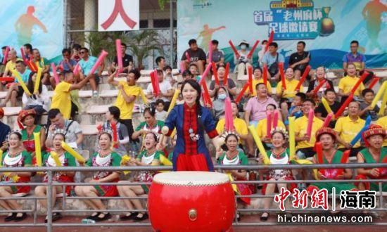 你就在这干看着？不知道先把备胎和千斤顶拿出来吗？。
